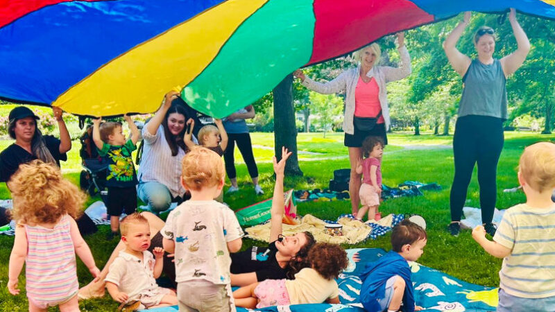 ボストンで開催されているリトル・グルーヴの屋外音楽クラスの様子