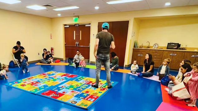 ボストンで開催されているリトル・グルーヴの屋内音楽クラスの様子