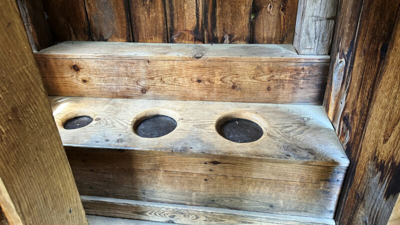 19世紀の暮らしを再現した昔スタイルのトイレ