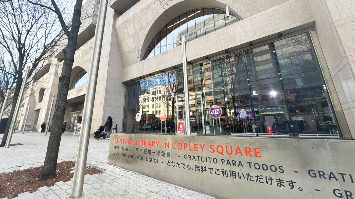 ボストン公共図書館・本館のボイルストン・ストリート側エントランス