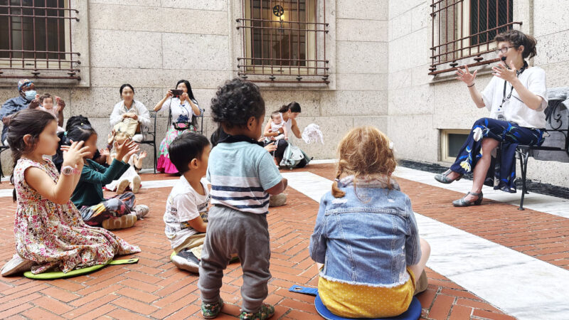 ボストン公共図書館本館の中庭で行われる子ども向けイベント