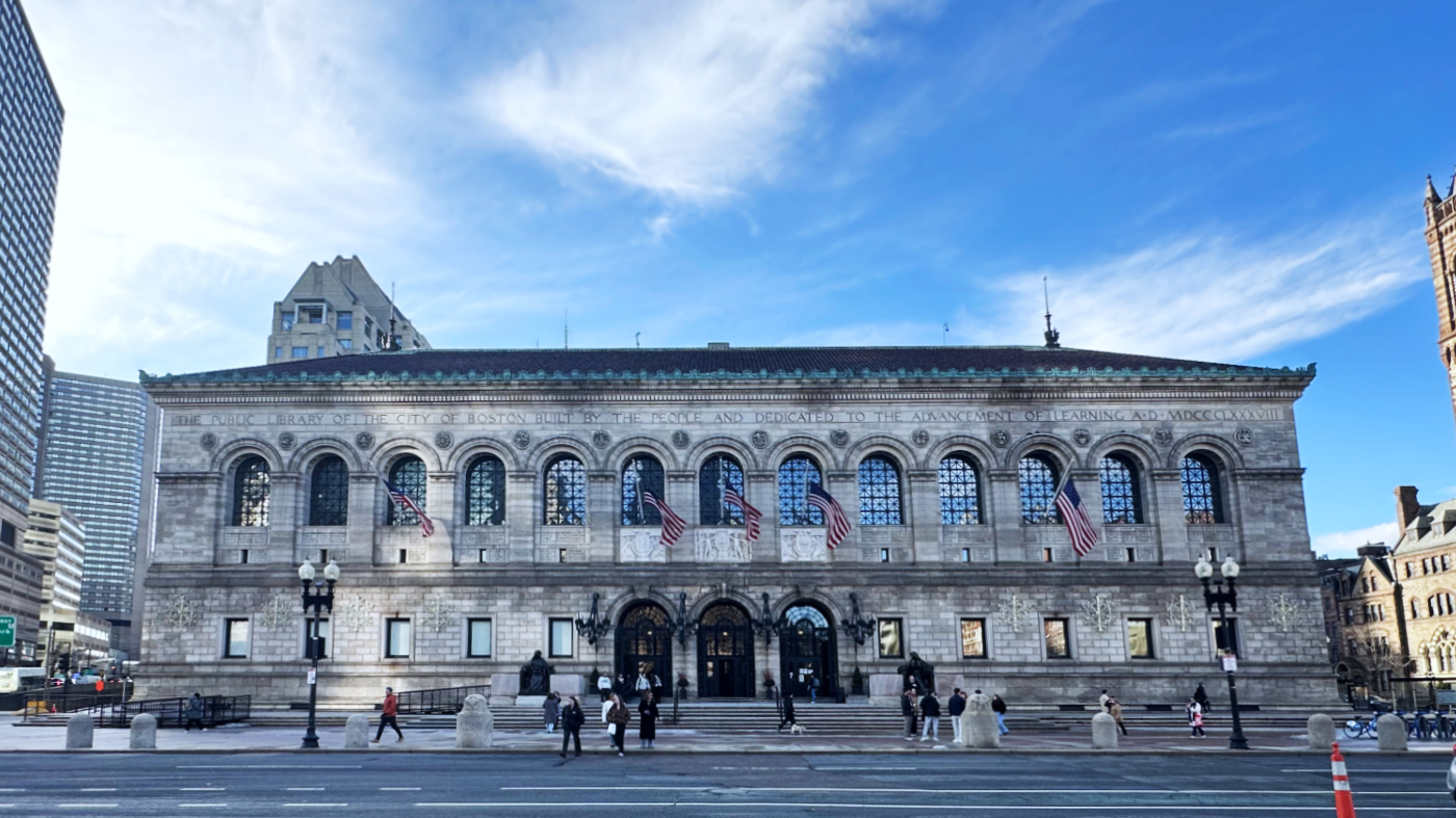 ボストン公共図書館本館マッキム館の外観（コープリー・スクエア）