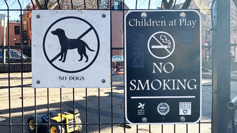 Ringgold Park playground fence sign showing no dogs and no smoking