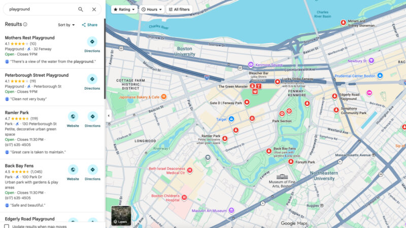 GoogleマップでFenway周辺のplaygroundを検索した画面。複数の公園が地図上に表示されている