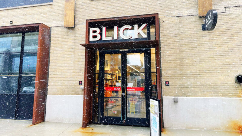 Blick Art Materialsボストン店の入口（フェンウェイエリア）