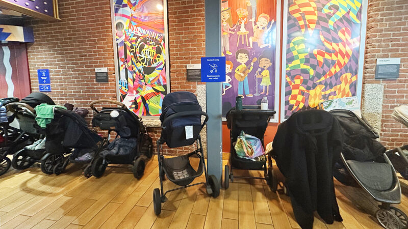 ボストン・チルドレンズ・ミュージアム館内のベビーカー置き場